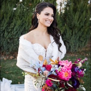 White faux fur wrap - NWOT